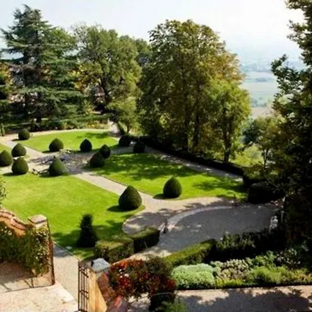 Дом отдыха A Castle In Wine Country Rocca Grimalda