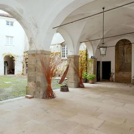 A Castle In Wine Country Дом отдыха